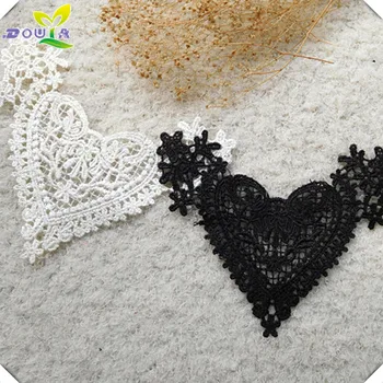 Čierne a biele vody, rozpustné duté polyesterové kvet vložiť v tvare srdca ručné DIY sveter nohavice otvor patch handričkou príslušenstvo